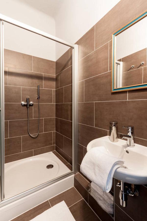 Europe Heart Apartment For 9 Budapest Bagian luar foto